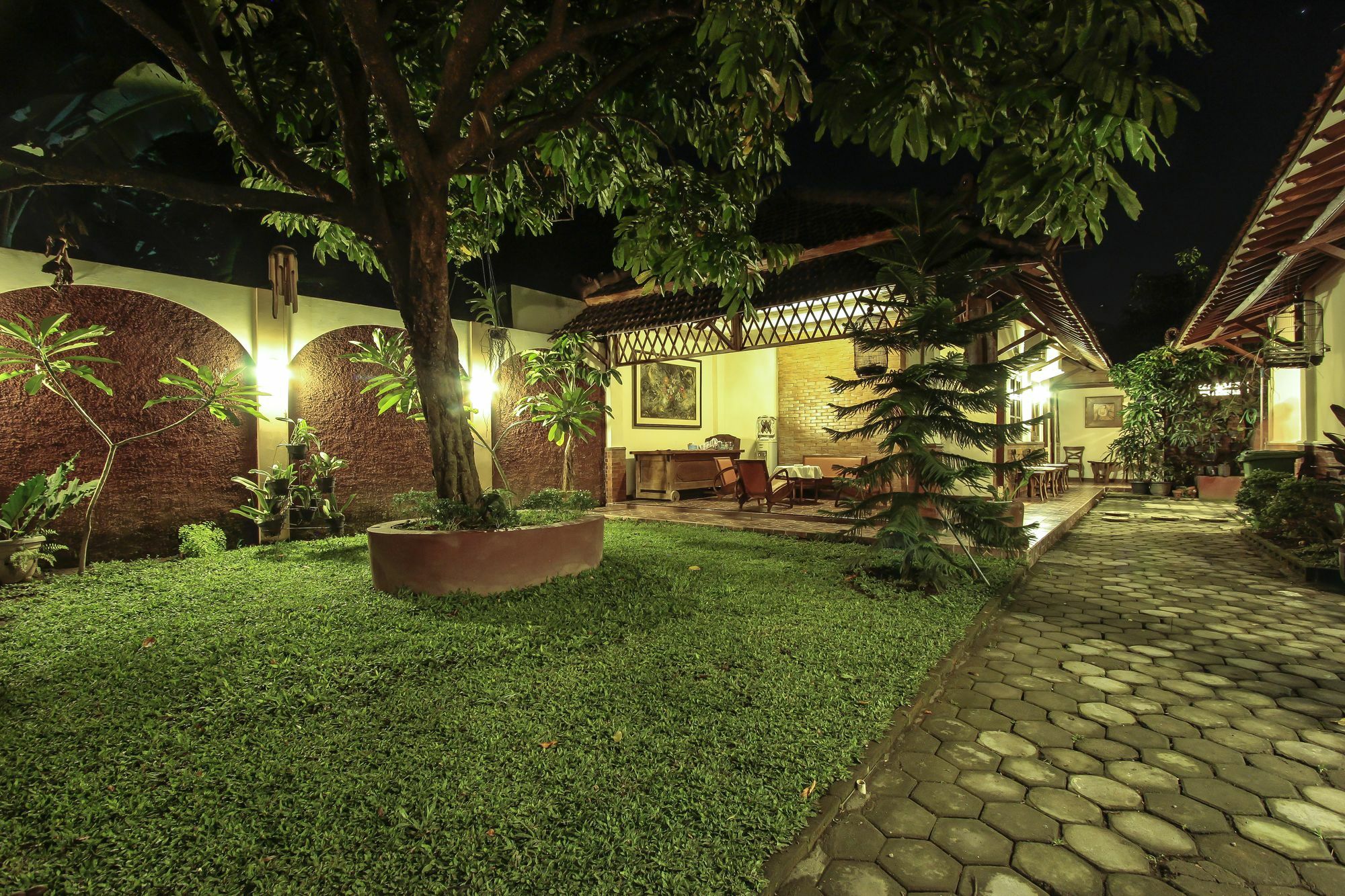 Griya Langen Guesthouse Yogyakarta Exterior photo
